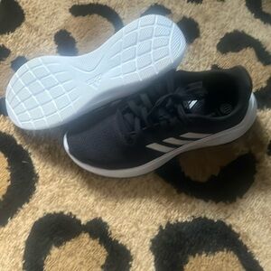 Size 8 adidas Women's Cloudfoam Comfort Sneaker